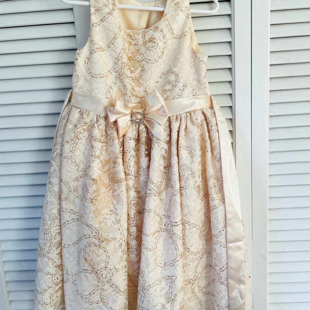 Girls gold lace fancy dress with glitter details